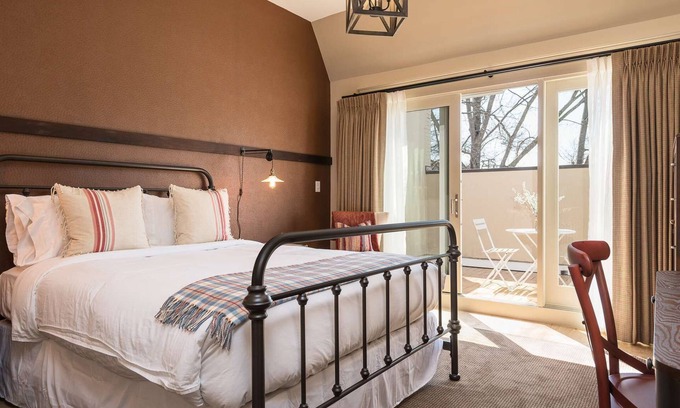 North Downtown Hotel | The Townsman: Secretariat Room
