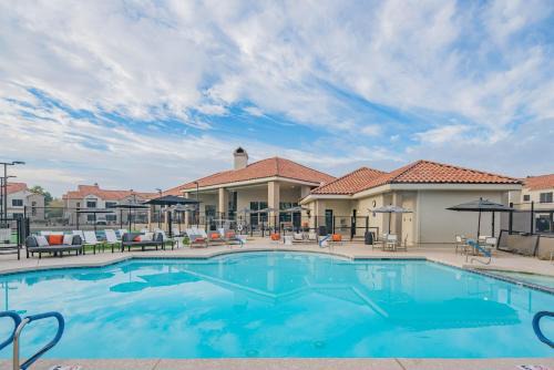 North Scottsdale Apartment | The TPC Dream - Family-Friendly Getaway with Resort Pools & Parking - H2057