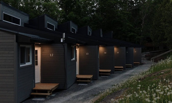 Havelock-Belmont-Methuen Ski Chalet | The Trace at Oak Lake - Chalet #13 - Queen Studio