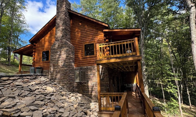 Laurelville Cabin | The Tradesman: Brand New, Custom Built Log Cabin in The Hocking Hills