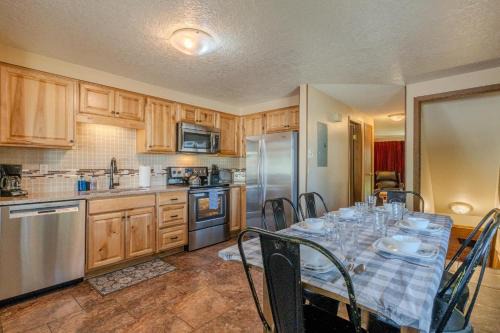 West Yellowstone House | The Trailhead Townhouse