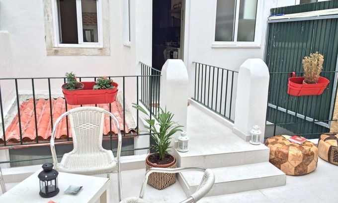 Alfama Apartment | The Train 28 downstairs