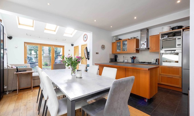 Wandsworth House | The Tranquil Townhouse, by Veeve