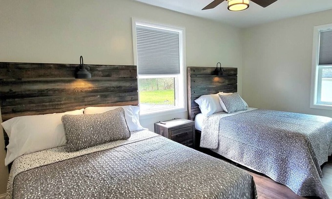 Tazewell Apartment | The Traveler on Main - Suite #3- Across the Street from Back of the Dragon!