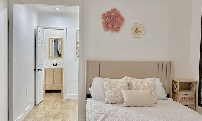 Pinellas Park House | The Traveler” PRV Room in Central Area