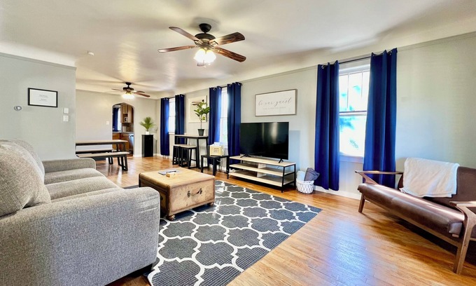 Twin Falls House | The Travelers Retreat: King, Queen, Bunk, pets welcome!