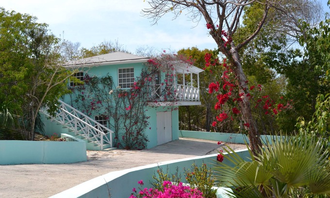 Great Exuma Cottage | The Tree House - a Cozy Peaceful Nest for Your Exuma Adventure