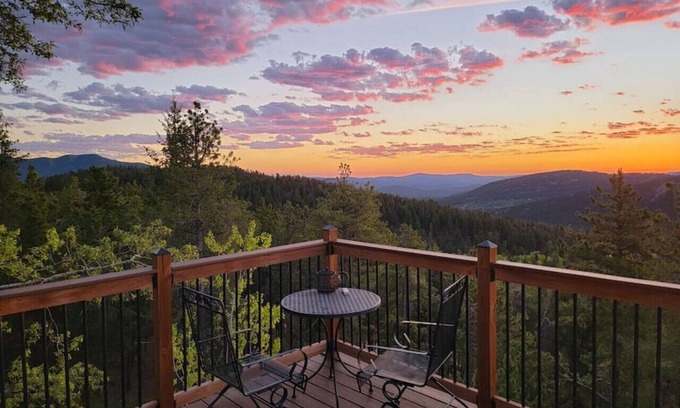 Evergreen Cabin | The Tree House - Cozy, mountain cabin