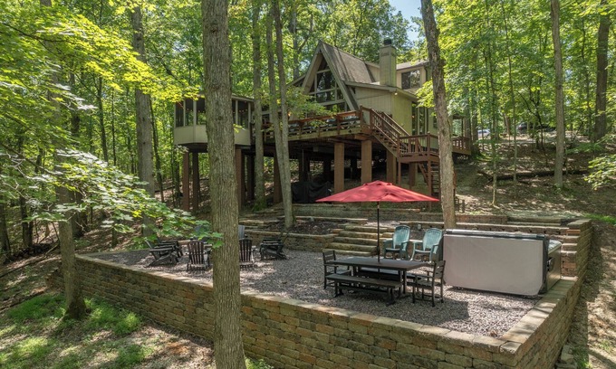 Innsbrook Ski Chalet | The Treehouse at Cedar Falls by Innsbrook Vacations!