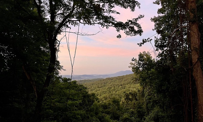 Jonesborough Cabin | The Treehouse at Feather Ridge Retreat