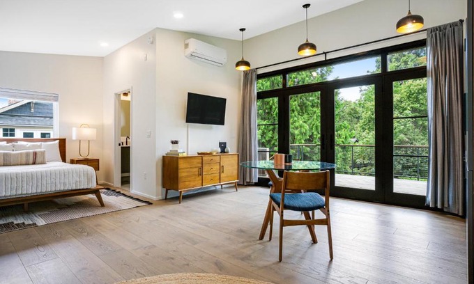 Seaview Hotel | The Treehouse