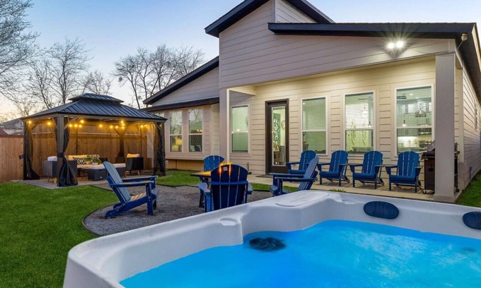West Dallas House | The Trinity: Hot tub/pool/Arcade/10 min Downtown