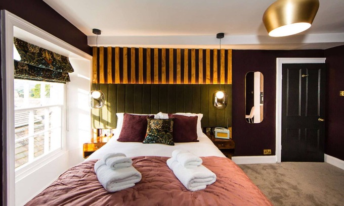 Askrigg Apartment | The Tristan Suite at Skeldale House