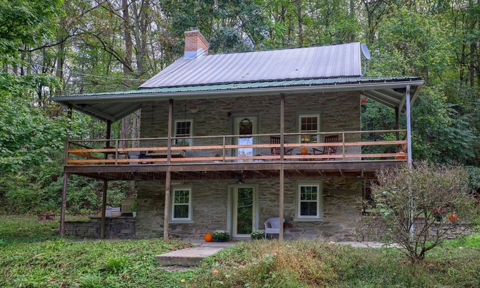 Pequea House | The Trolley House - A romantic getaway/1 bedroom/1 bath/2 beds