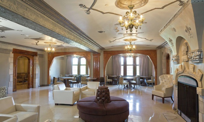 University Circle Hotel | The Tudor Arms Hotel Cleveland - a DoubleTree by Hilton