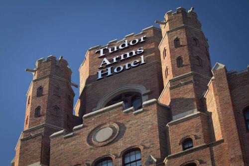 University Circle Hotel | The Tudor Arms Hotel Cleveland - a DoubleTree by Hilton