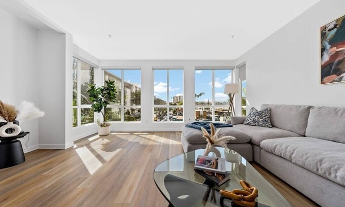 Marina del Rey Apartment | The Turquoise Lounge - Chic 2BR Beach view Pool, Sauna