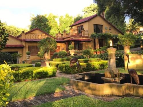 Newcastle House | The Tuscan Garden
