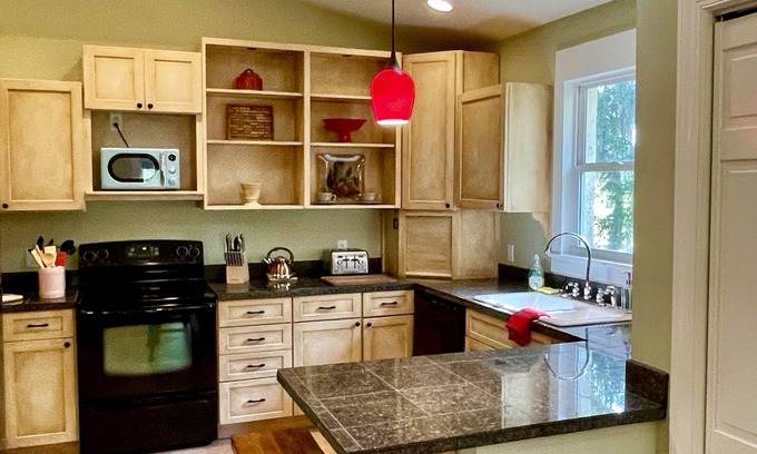 The Old Commons Apartment | The Tuscan Suite , at Magnolia Court
