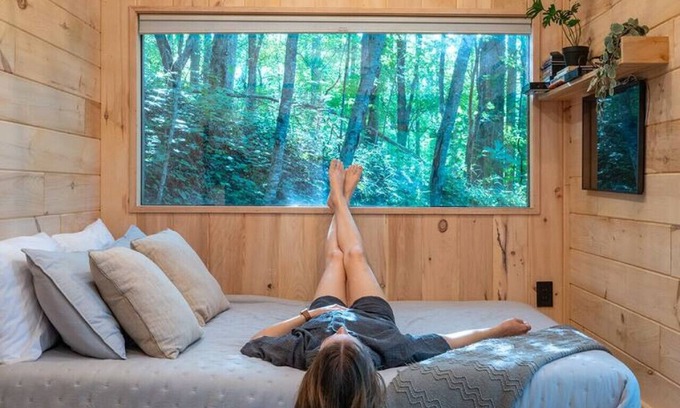 Sylva House | The Twig, Outdoor Shower, Deck, and Cozy Chimney!