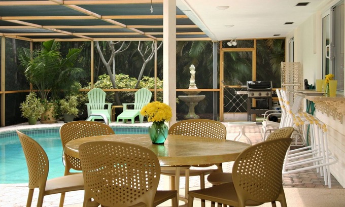 Harbour Inlet House | The Twin Dolphins: Walk to the beach. Private, screened-in pool. Spacious house.