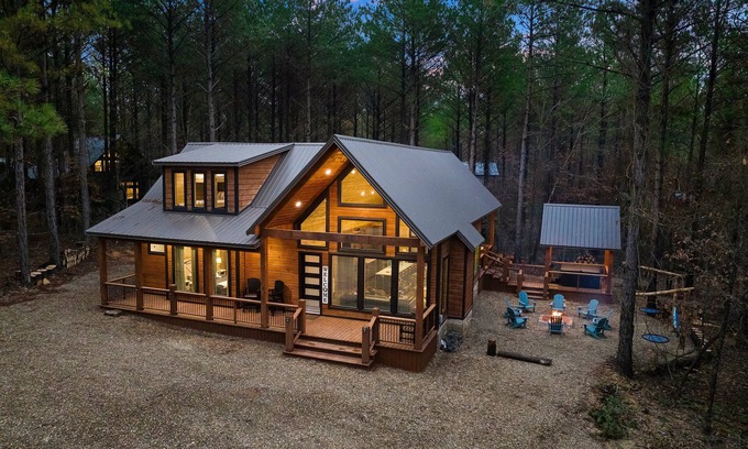 Broken Bow Cabin | The Twisted Pine | New 3BR Cabin w/Hot Tub, Game Loft, Fireplace, Firepit, & Kids Playset