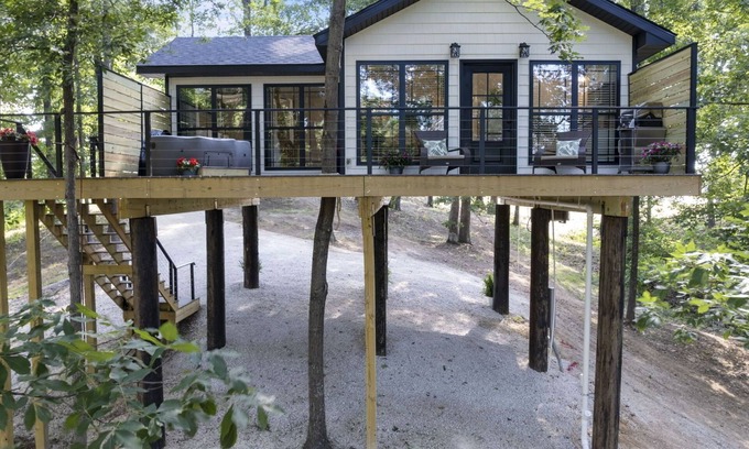 Burfordville Cabin | The Twisted Sassafras Treehouse