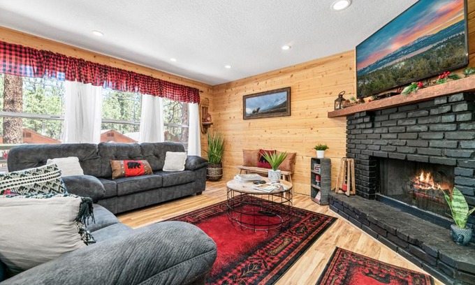 Big Bear Lake House | The Twisted Twig - Great amenities! Patio Deck for nights under the stars & trees, and Hot Tub!