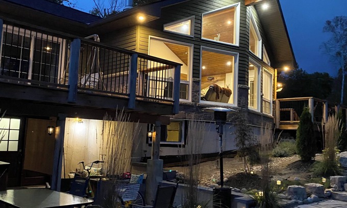 South Bruce Peninsula Cottage | The Ultimate Escape: Hot Tub, Workout Room & Spacious Outdoors