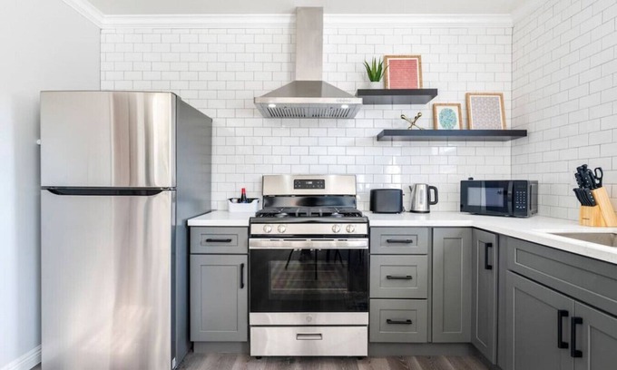 South San Gabriel House | The Ultimate Family Haven near LA - 3-bedroom Luxury with Central AC, Fully-Equipped Kitchen, Fast Internet, and Laundry Ease.