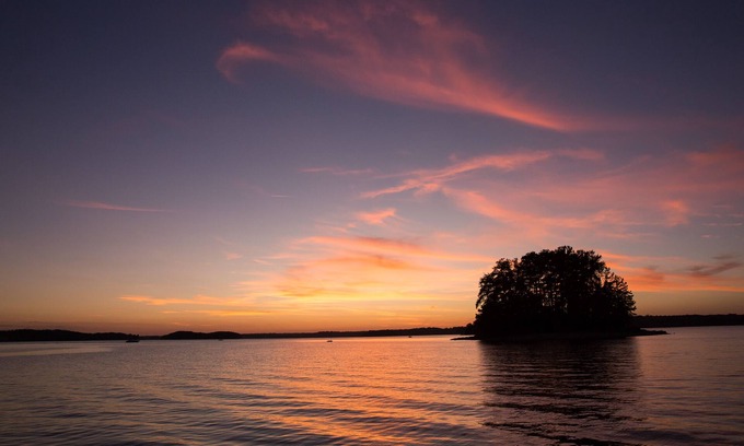 Gainesville House | *The Ultimate Family Lake Home. Now Available June and July 2023.