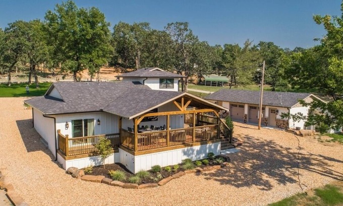 Longtown House | The Ultimate Lake Escape on Eufaula Lake!