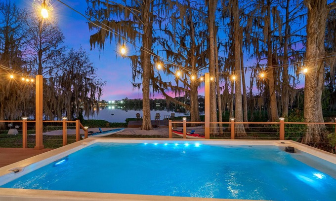Sanford House | The Ultimate Lakeside Getaway!
