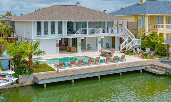 Key Allegro House | The Ultimate Luxury Getaway with Beautiful Canal Views and Fabulous Pool