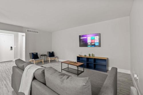 Rochester Apartment | The Ultimate Rochester Getaway Cozy & Inviting