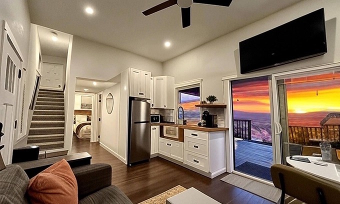 Temecula House | The Ultimate Winery Getaway - Hilltop Haven
