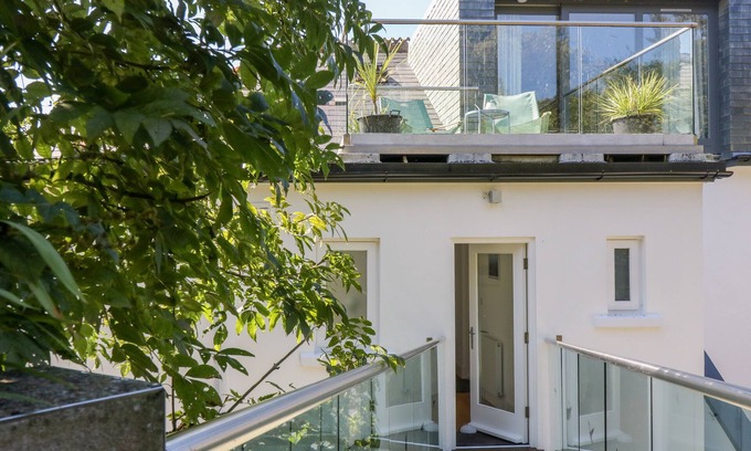 Saint Martin Cottage | THE UPPER DECK, family friendly, luxury holiday cottage in Porthcurno