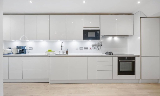 Forest Gate Apartment | The Urban Oasis - Stunning 2BDR home with Private Patio