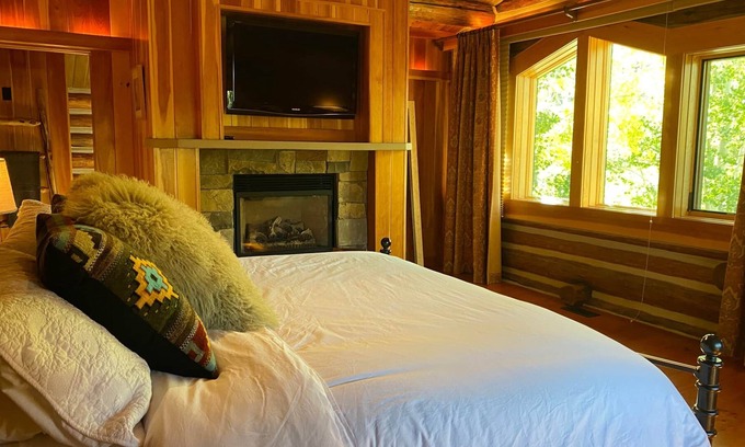 Boyd Apartment | The Ursula Room at Oniya Lodge