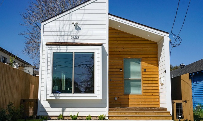Greater East End House | The Vacationer A modern luxury π