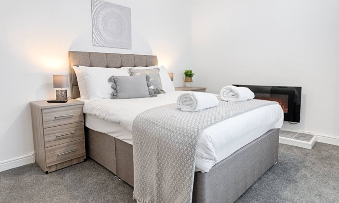 Brynamman House | The Valley Home - TV in every room!