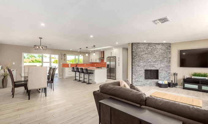 Paradise Valley Village House | The Valley View- Phoenix/Heated Pool/Mountain and City Views/Hiking/Rooftop