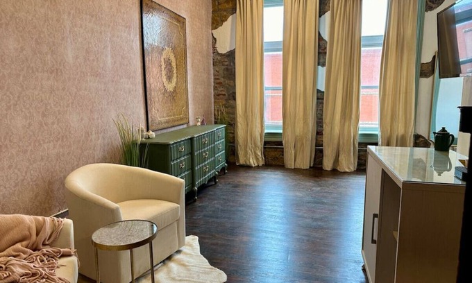 Okemah Cabin | The Velvet - A Woody Guthrie Inspired Inn