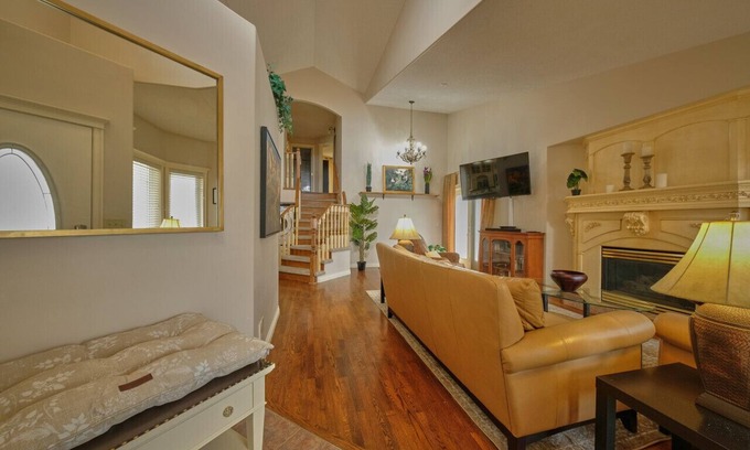 Arbour Lake Apartment | The Venetian by Grenadier Luxury Suites, Sleeps 8 Family Friendly
