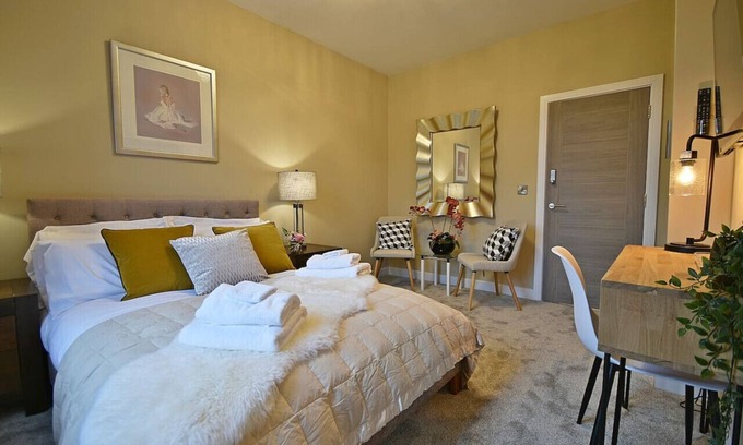Rawtenstall Condo | The Venice Suite at Moat House