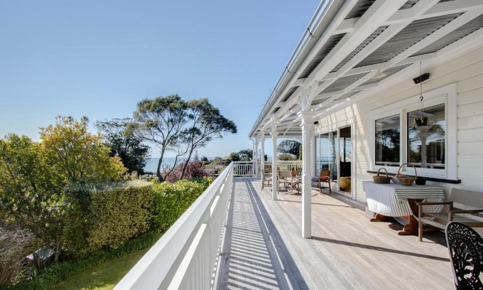 Bluff Hill House | The Verandah - Napier Holiday Home