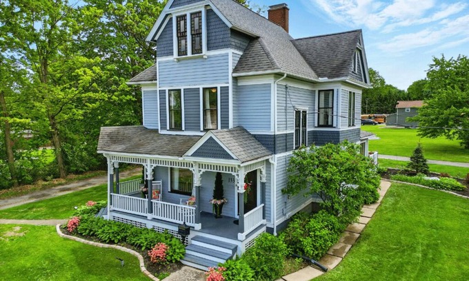 Canfield House | The Victorian House - Four Bedrooms - Two Bathrooms -