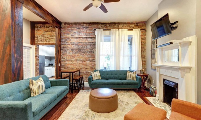 Dixon Park Apartment | The Victorian Porch Retreat | Walk to Forsyth Park