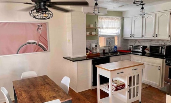 Leetsdale House | The Victory - Modern and Cozy Home in Leetsdale, PA