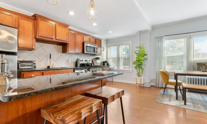 South Kansas City Condo | The View - 1 Bed Plaza Condo + Amazing View